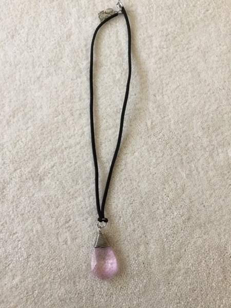 Vaaleanpunainen lasikivi riipus Keuruu - photo 2