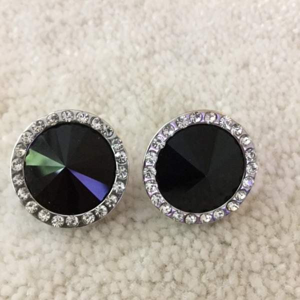 Mustat korvakorut, strasseja Keuruu - изображение 2