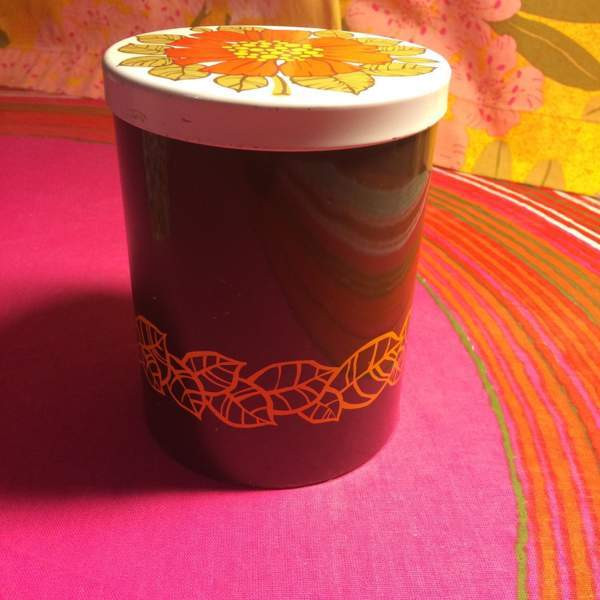 Retro englantilainen peltipurkki Helsinki – foto 1