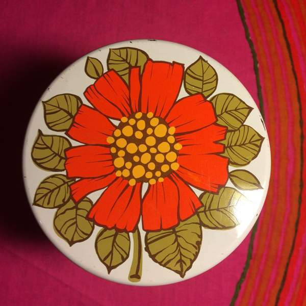 Retro englantilainen peltipurkki Helsinki – foto 2