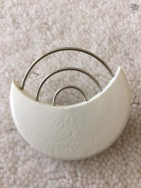 Aarikka valkoinen rintakoru Keuruu - valokuva 1