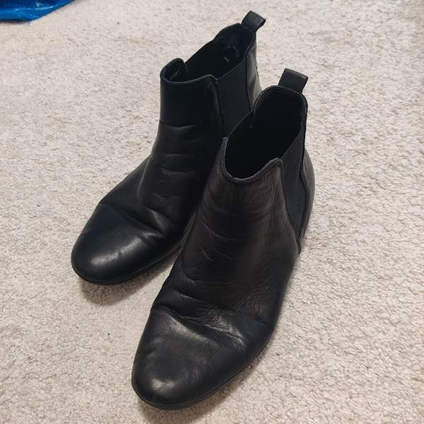 O.I.S nahkanilkkurit, 38 Кангасала - изображение 1