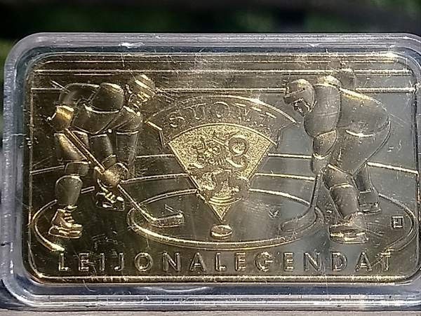 Jääkiekon Maailman mestaruuskilpailut 2011. kullanvärinen laatta. Koko - Vantaa – foto 5