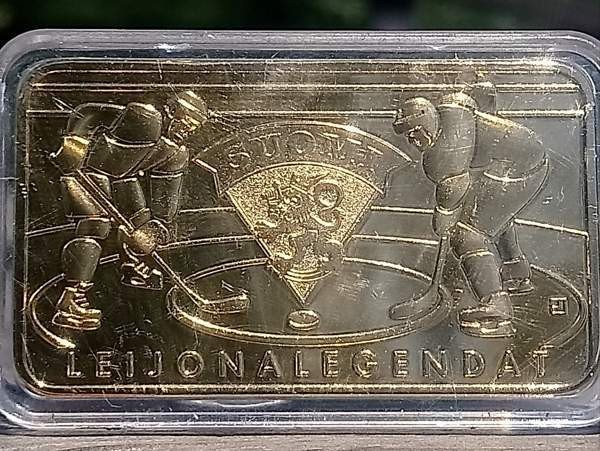 Jääkiekon Maailman mestaruuskilpailut 2011. kullanvärinen laatta. Koko - Vantaa – foto 3