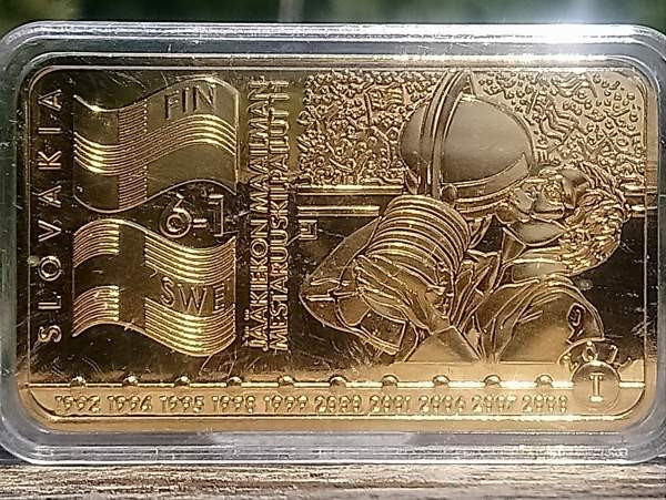 Jääkiekon Maailman mestaruuskilpailut 2011. kullanvärinen laatta. Koko - Vantaa – foto 4