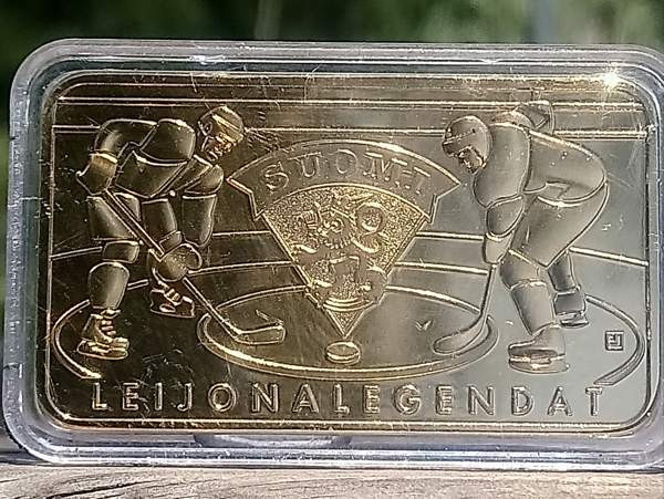 Jääkiekon Maailman mestaruuskilpailut 2011. kullanvärinen laatta. Koko - Vantaa – foto 1