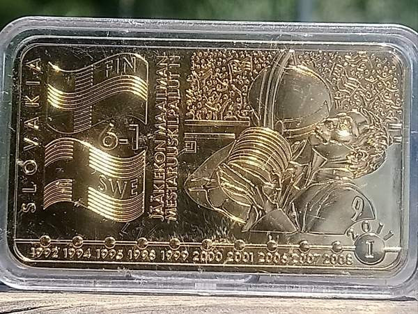 Jääkiekon Maailman mestaruuskilpailut 2011. kullanvärinen laatta. Koko - Vantaa – foto 7