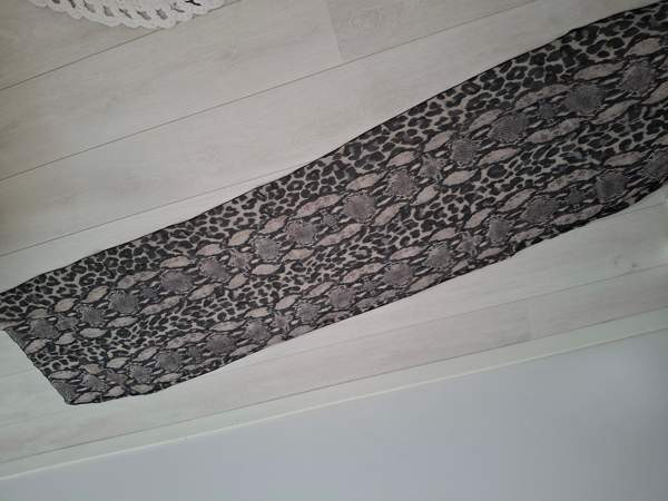 Ihana liskokuosi huivi kevät 25 Tampere – foto 3