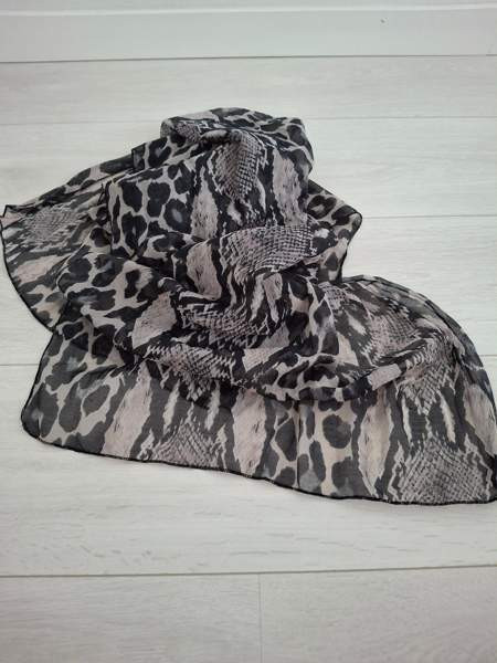 Ihana liskokuosi huivi kevät 25 Tampere – foto 1