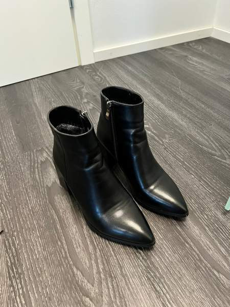 Korolliset nilkkurit Lempäälä - valokuva 3