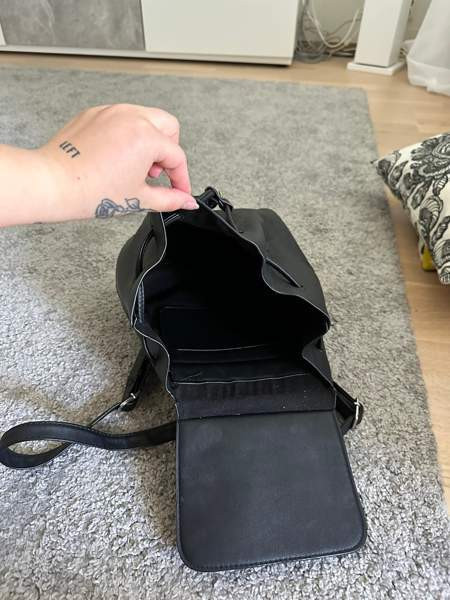 Myydään musta tyylikäs reppu Куопио - изображение 3