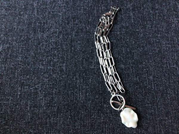 Kaulakoru jossa riipuksena simpukan pala Вантаа - изображение 1