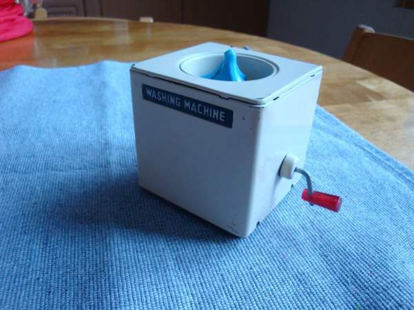 Vanha metallinen pyykkikone Rauma - valokuva 1