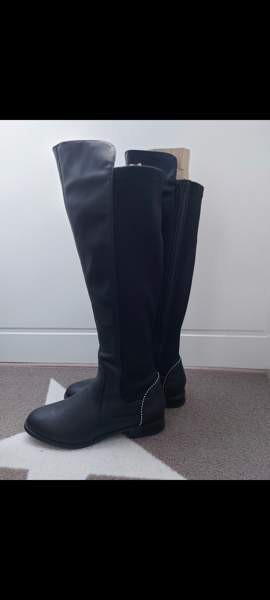 Naisten korkeavartiset saappaat Helsinki – foto 1