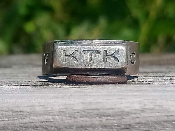 Veljekset Sunqvist leimalla. Hopeinen sormus. H - 7. Koko - 17,5. Hyv Vantaa - valokuva 1