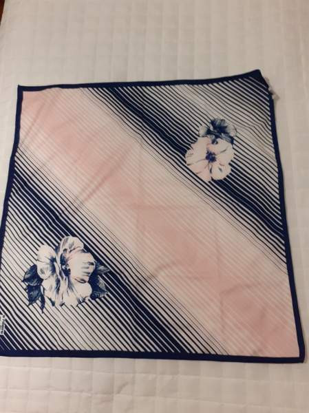 Huivi S.Hilaire Helsinki – foto 1