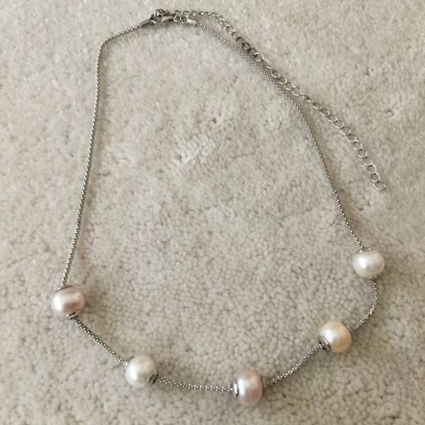 Hopeinen helmikaulakoru Keuruu – foto 1