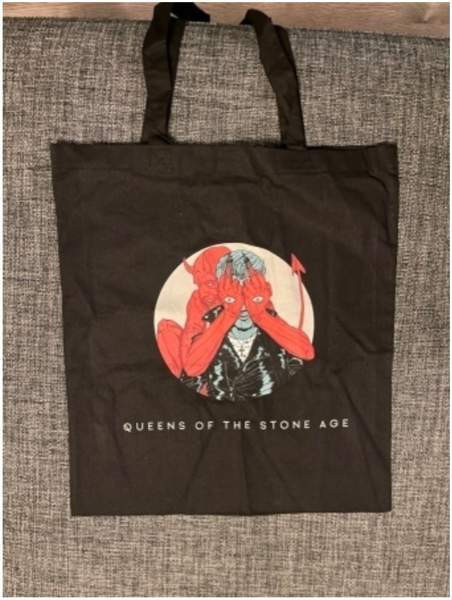 Aueens of the stone age Villains kangaskassi Helsinki - photo 1