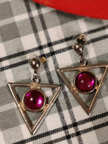 Kauniit kolmiokorvakorut violetti kivi Helsinki – foto 4