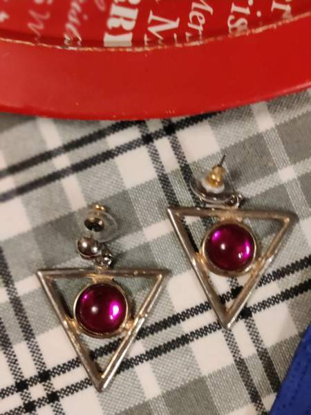 Kauniit kolmiokorvakorut violetti kivi Helsinki – foto 2