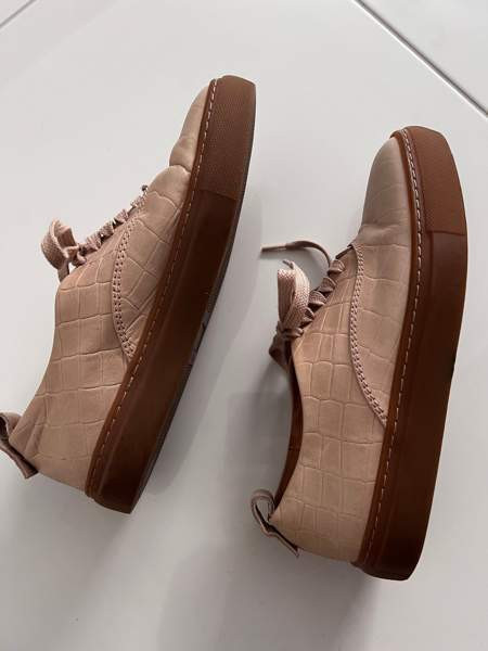 Terhi Pölkki kävelykengät Espoo - valokuva 2