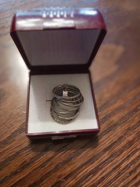 Vanha hopeinen sormus. Seitsemän renkaan hopeasormus. Espoo - photo 1