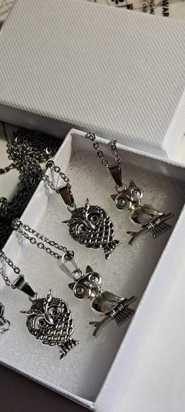 Erilaisia kaulakoruja, voit valita värin, nauhalla tai ketjulla Varkaus – foto 2