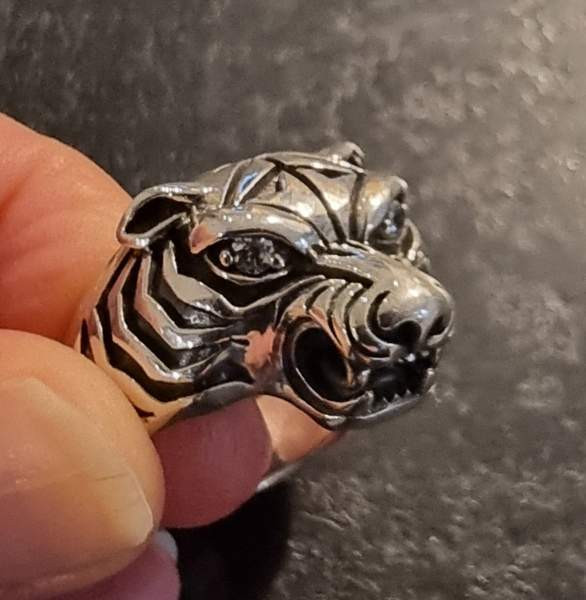 Hopeinen iso tiikerisormus Turku – foto 2