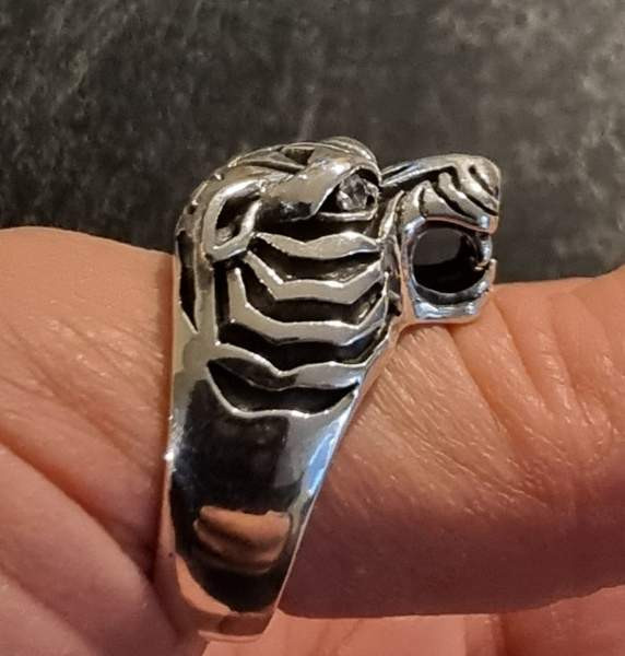 Hopeinen iso tiikerisormus Turku – foto 4