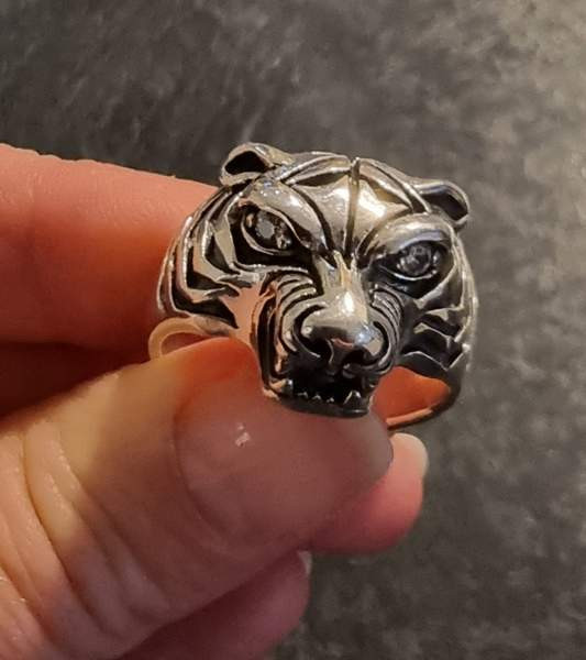 Hopeinen iso tiikerisormus Turku – foto 3