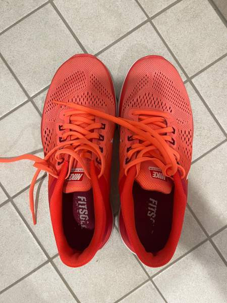 Nike treenikengät Mustasaari - valokuva 3