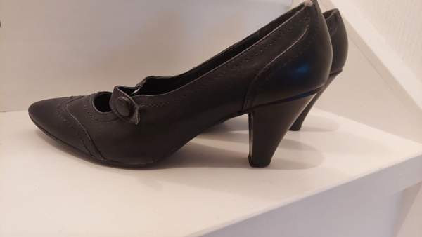 Mustat nahkaiset avokkaat 38 Yloejaervi - photo 1