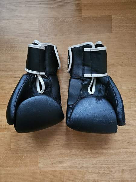 Nyrkkeilyhanskat 10oz Vantaa - valokuva 2