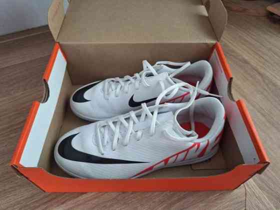 Nike Vapor jalkapallokengät sisäkentille 38.5 Vantaa