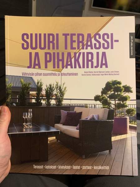 Suuri terassi- ja piha kirja Helsinki - изображение 1