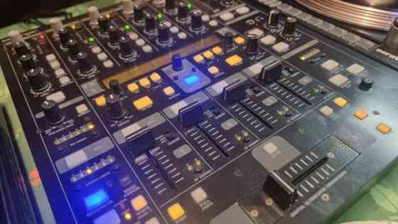 Reloop Rp-8000 mk1 dj levysoittimet + Behringer Ddm4000 mikseri + muuta Sastamala