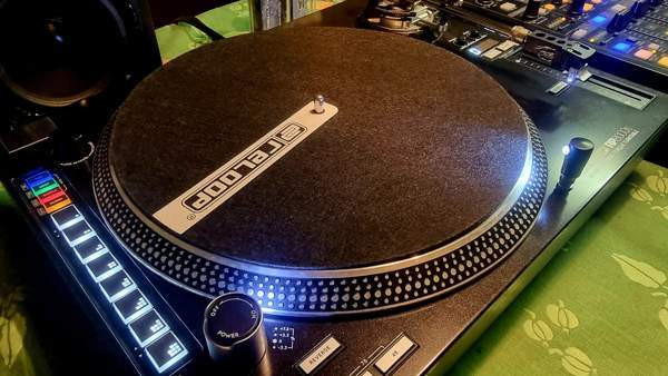 Reloop Rp-8000 mk1 dj levysoittimet + Behringer Ddm4000 mikseri + muuta Sastamala – foto 3