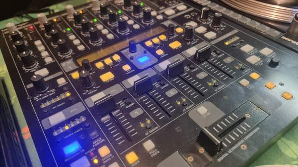 Reloop Rp-8000 mk1 dj levysoittimet + Behringer Ddm4000 mikseri + muuta Sastamala – foto 5