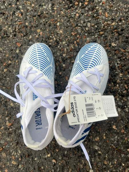 Adidas Predator Edge .3 -nappikset, koko 35 1/3 Турку - изображение 4