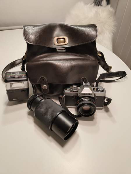 Kamera sekä lisätarvikkeet ja laukku Laukaa – foto 1