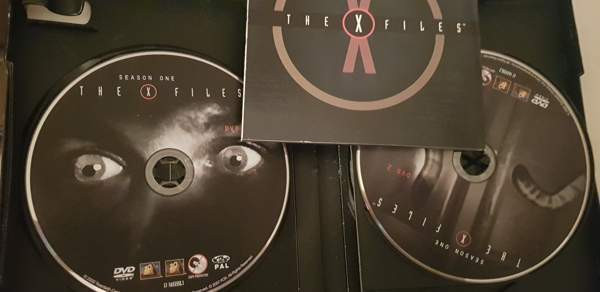 X-Files sarja 1. Tuotantokausi DVD Vantaa - valokuva 7