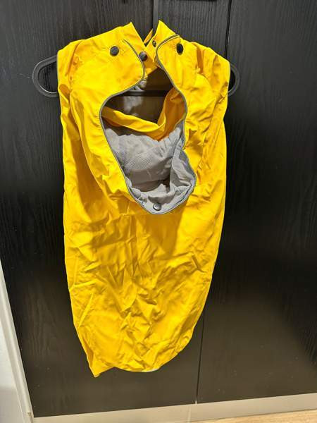 Rukka Stream koiran sadetakki keltainen Yloejaervi – foto 1