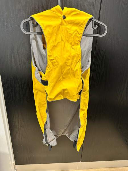 Rukka Stream koiran sadetakki keltainen Yloejaervi – foto 3