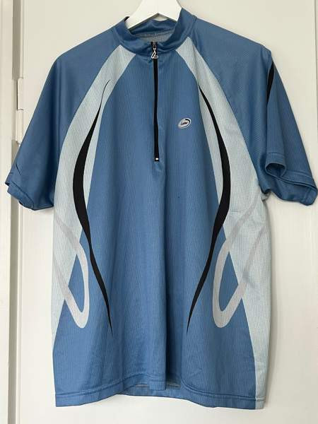 2kpl miesten urheilupaitaa Helsinki - photo 1