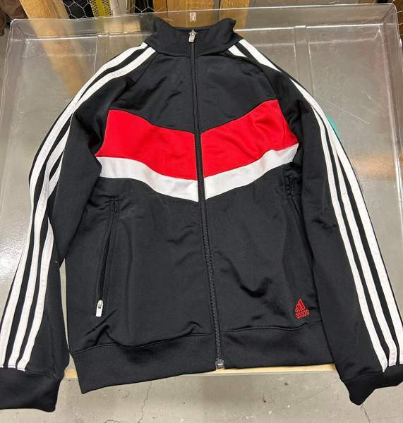 Adidas verkkatakki Oulu - valokuva 1