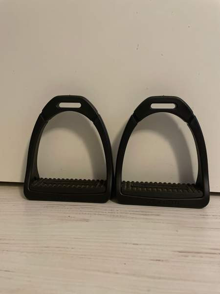 Compositi muovijalustimet Helsinki – foto 1