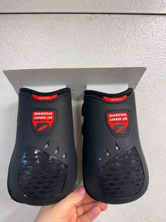 Zandona carbon air fetlock Mustasaari
