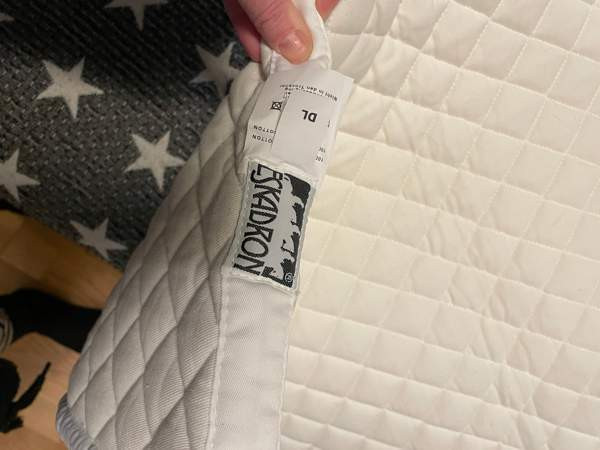 Eskadron valkoinen koulusatulahuopa Jyvaeskylae – foto 2