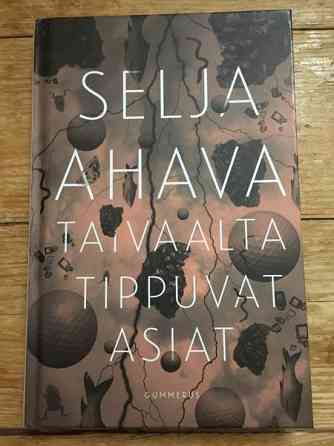 Selja Ahava: Taivaalta tippuvat asiat Helsinki