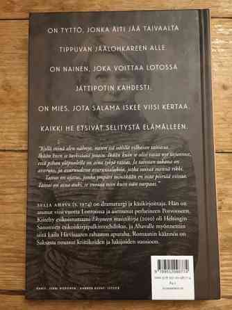 Selja Ahava: Taivaalta tippuvat asiat Helsinki